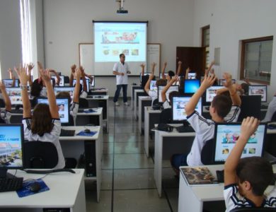 Alunos dos 6ºs anos participam de “aula treino” para uso do Portal Futurum